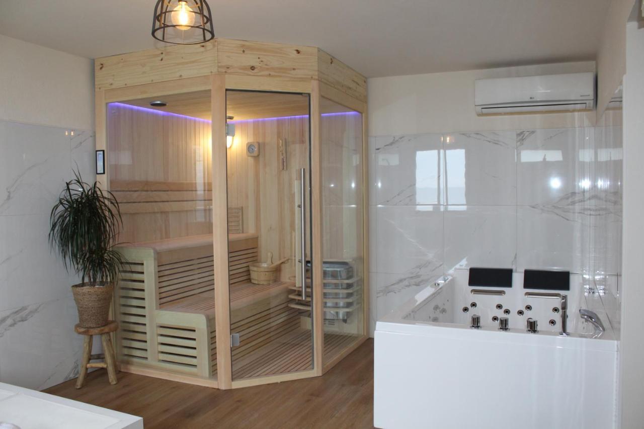 Hotel Calavita Rooftop & Spa San-Martino-di-Lota ภายนอก รูปภาพ