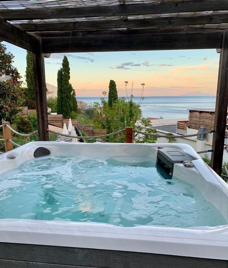 Hotel Calavita Rooftop & Spa San-Martino-di-Lota ภายนอก รูปภาพ